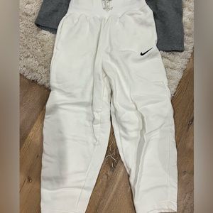 White Nike sweat pants in size small